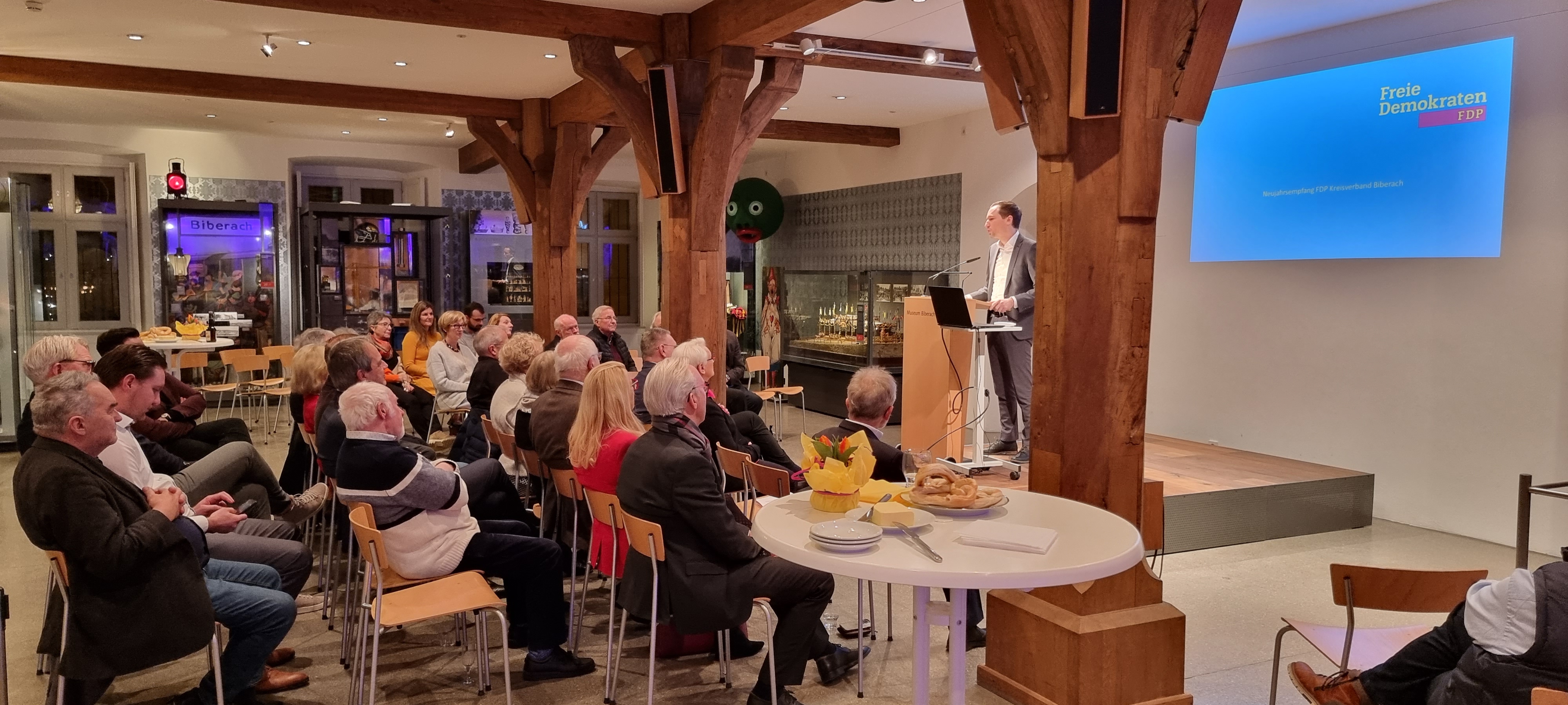 Benjamin Strasser im Museumsfoyer
